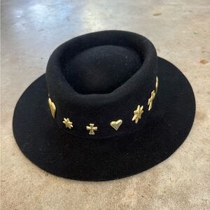 LOC kids 100% wool hat with metal details